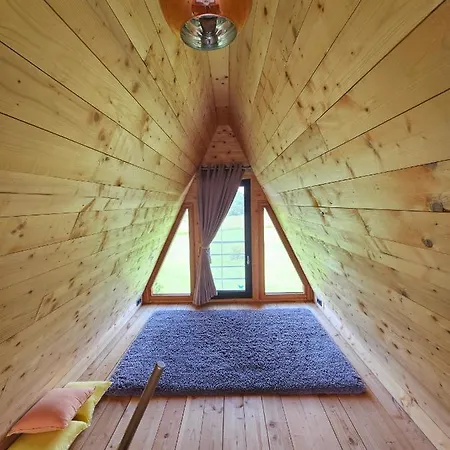 Logis Crozas La Cocotte شاليه *