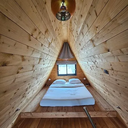 Logis Crozas La Cocotte شاليه